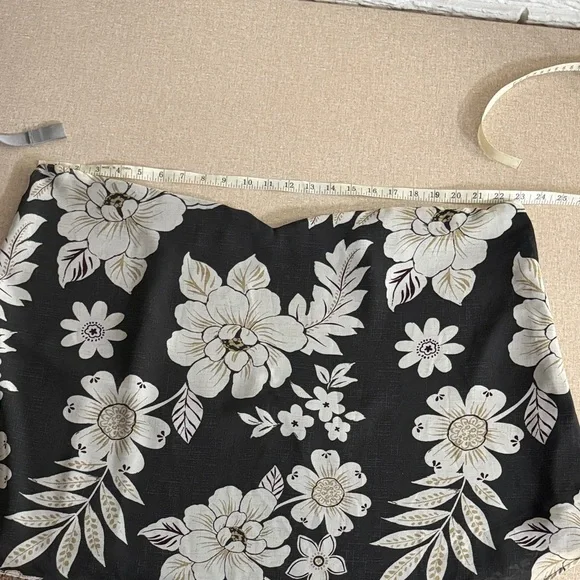 Torrid Black and Cream Floral Camisole - Picture 6 of 7